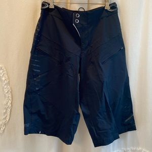Specialized Relaxed Fit mountain biking shorts size 34 Black men’s